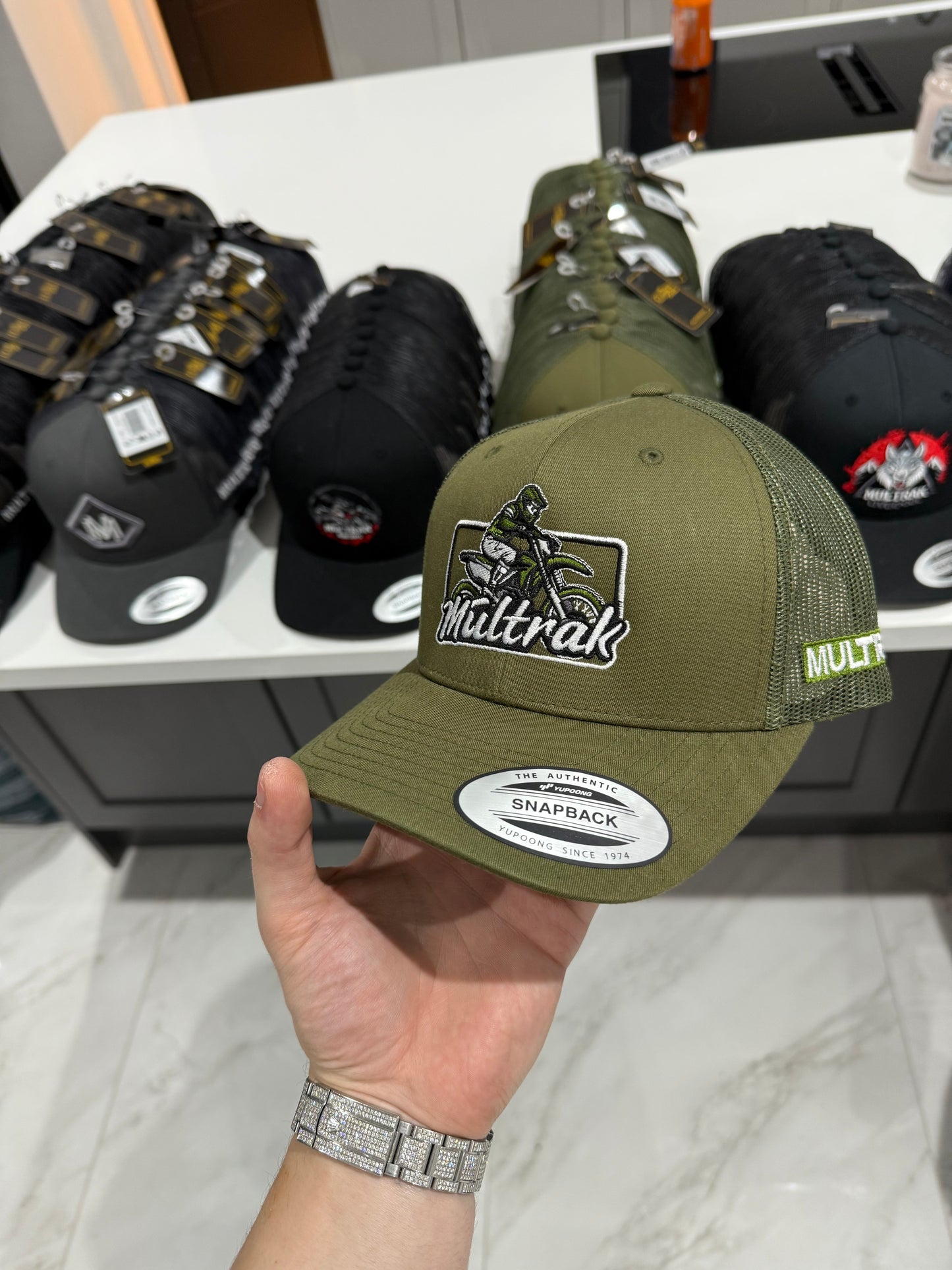 Caps