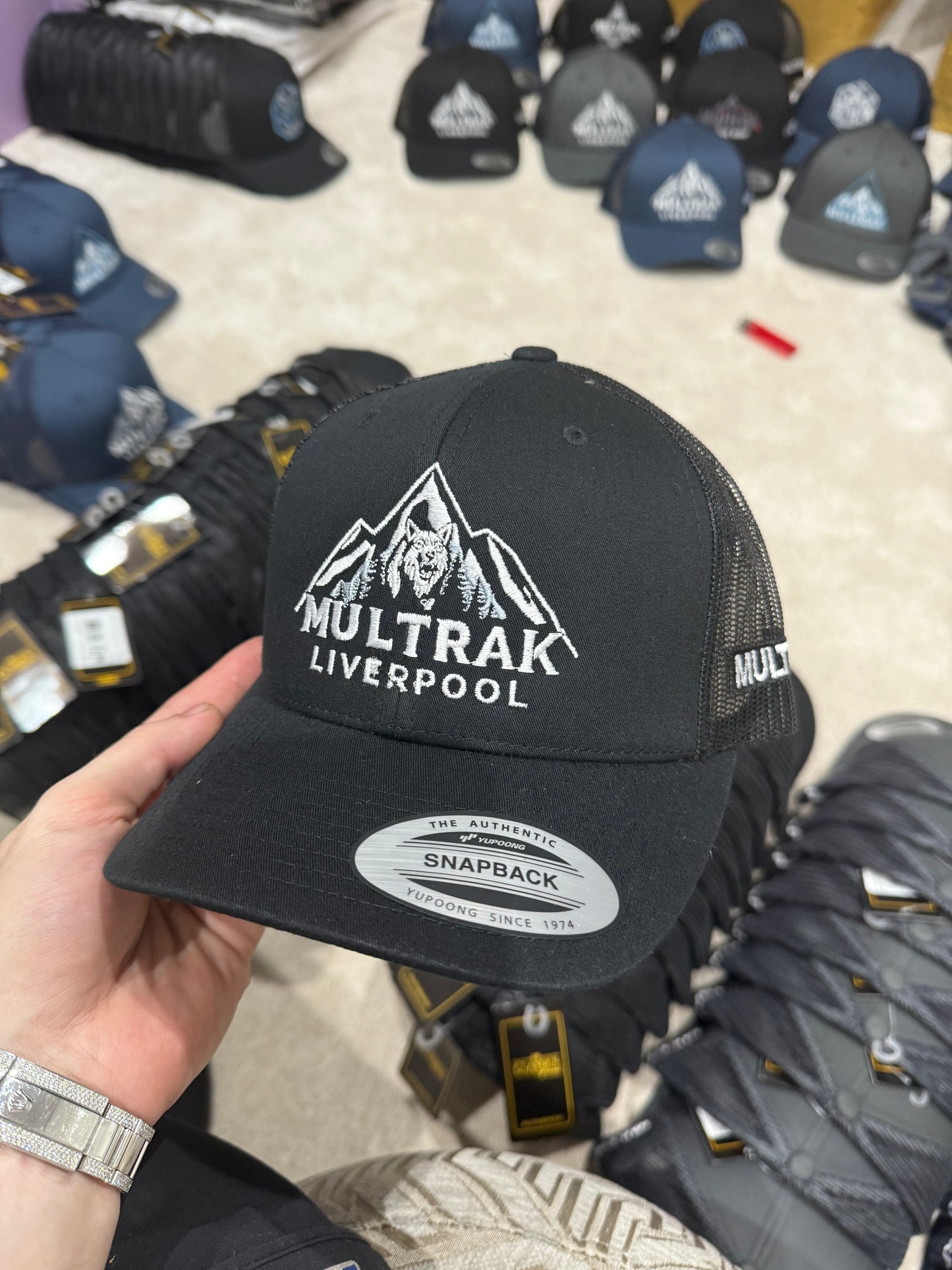 Caps